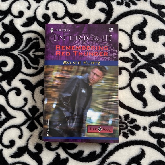 Used Set of 4 Paperback Harlequin Intrigue Books Romantic Suspense Romance Book - Picture 9 of 10